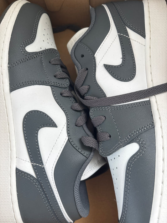 Air Jordan 1 low, dunkelgrau/weiss, Größe 40