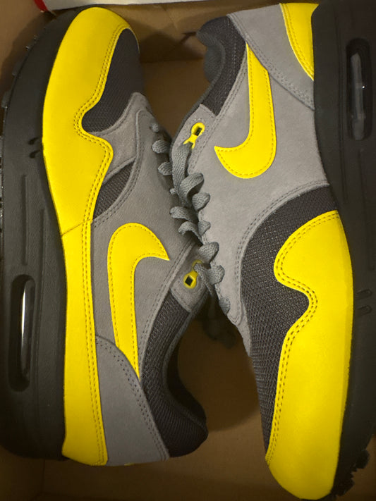 Nike Air Max 1, grau/schwarz/gelb in Größe 44
