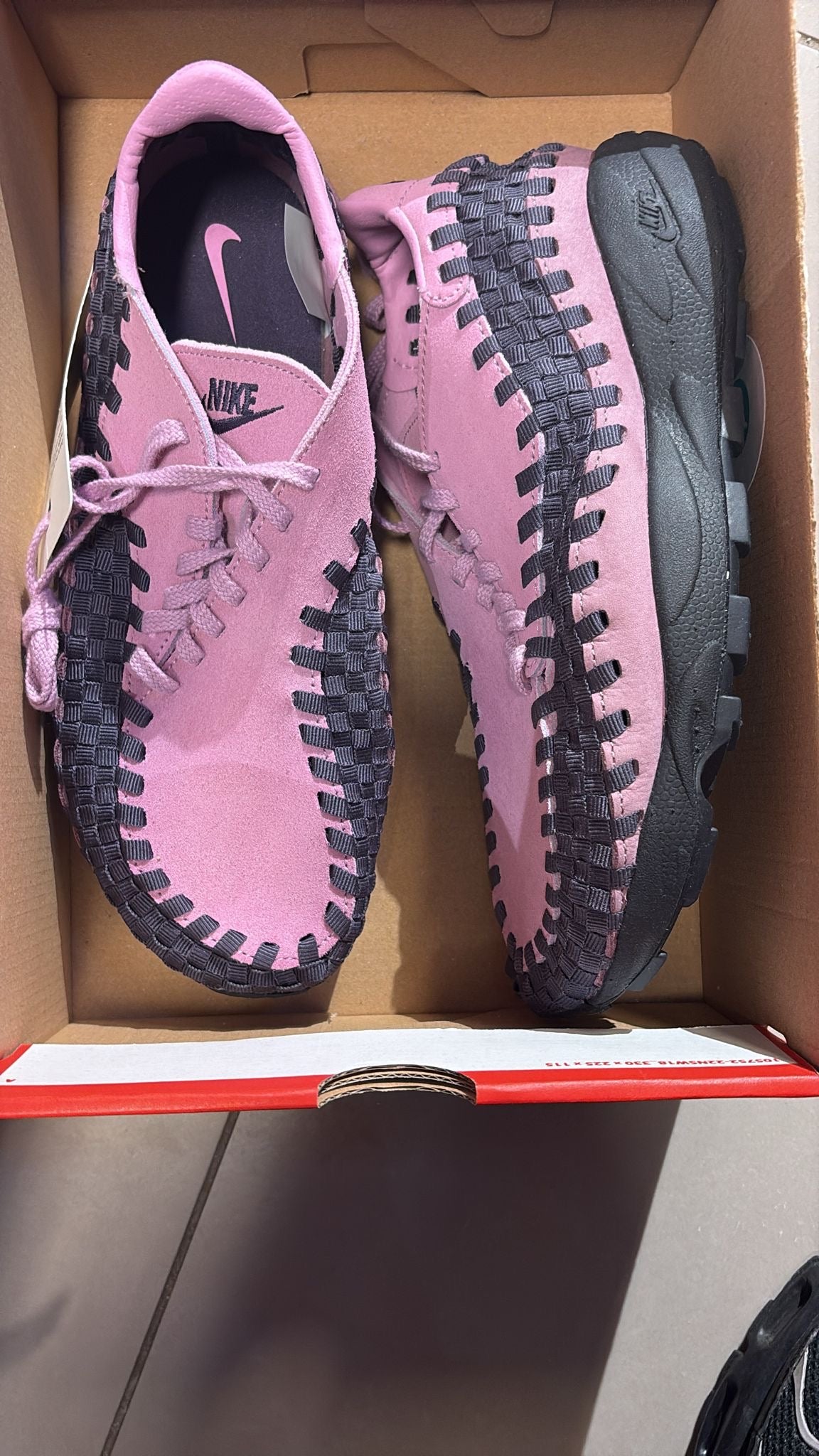 Nike Footscape Woven, rosa/schwarz, Größe 42