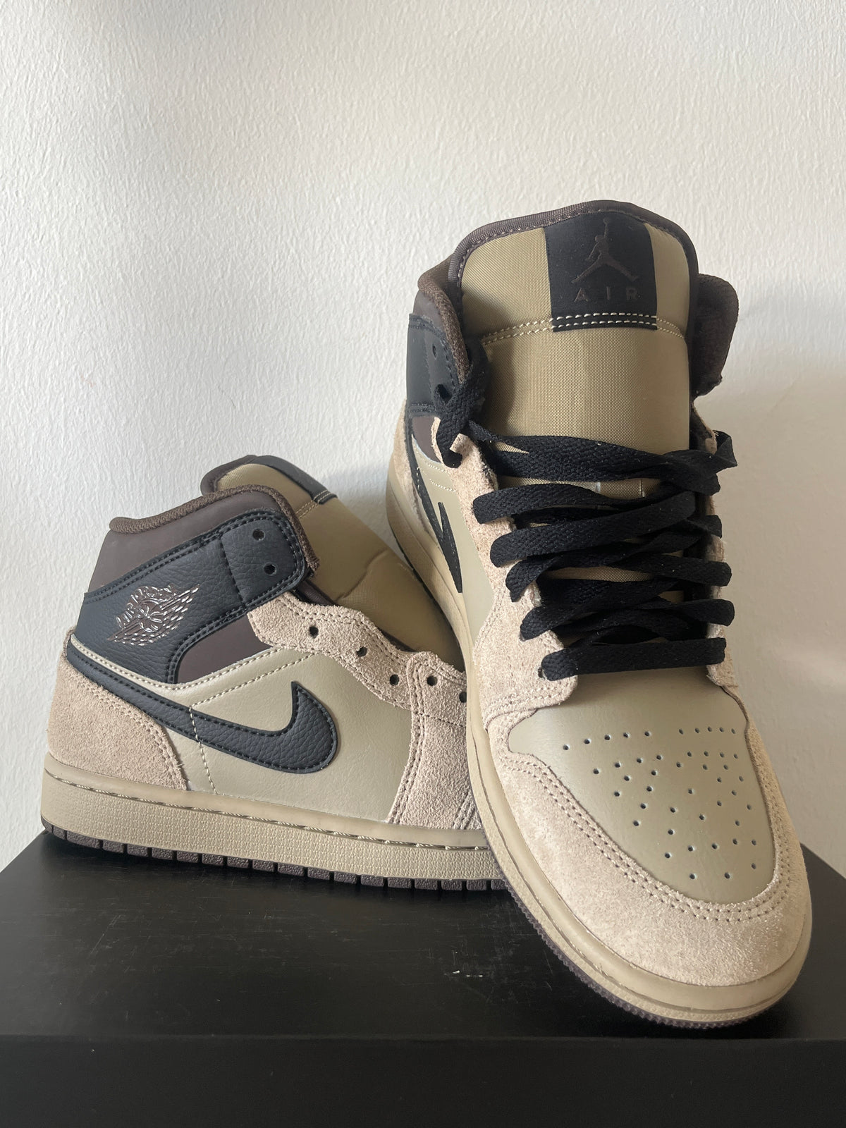 Nike Jordan 1 Mid Brauntöne/schwarz mit Wildleder, Größe 40,5