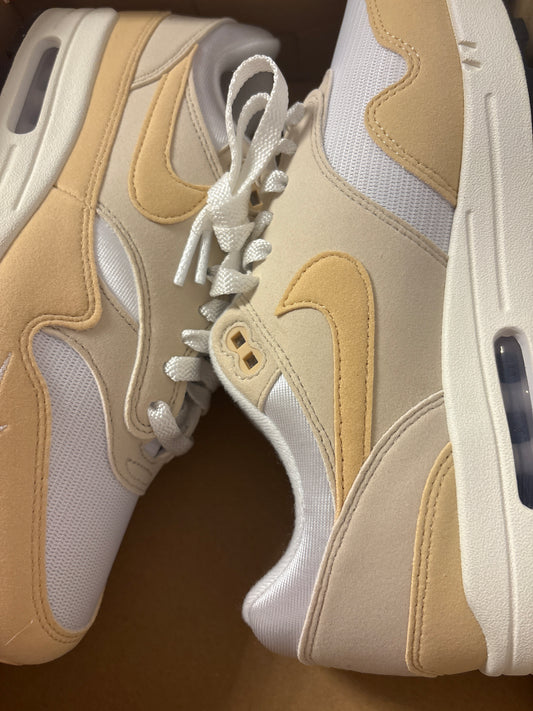 Nike Air Max 1 in weiss/beige/ocker, Größe 42