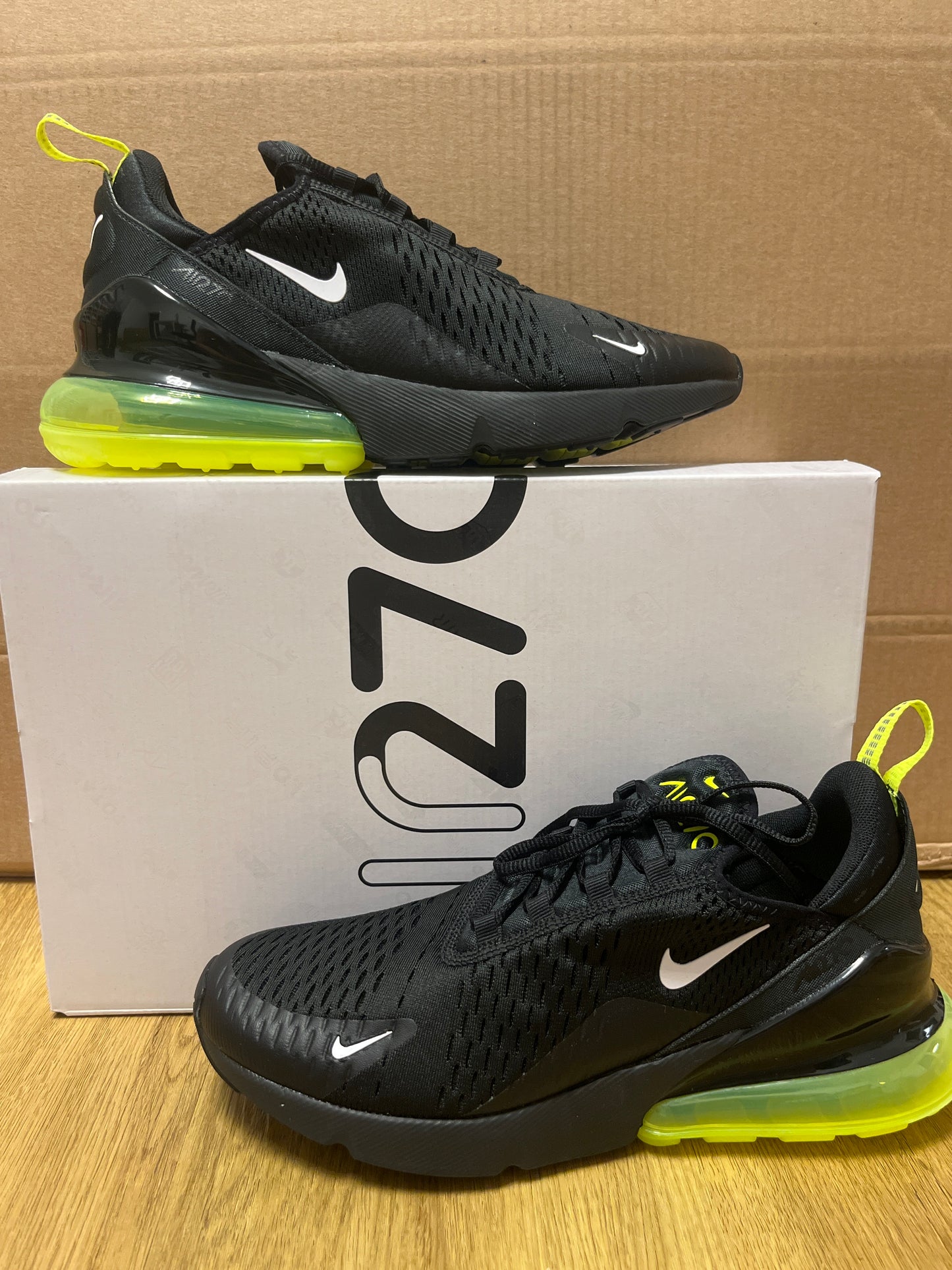 Nike Air Max 270 in schwarz/weiß/neongelb, Größe wählbar