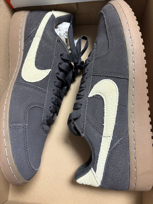 Nike General Field, schwarz/braun in Größe 42