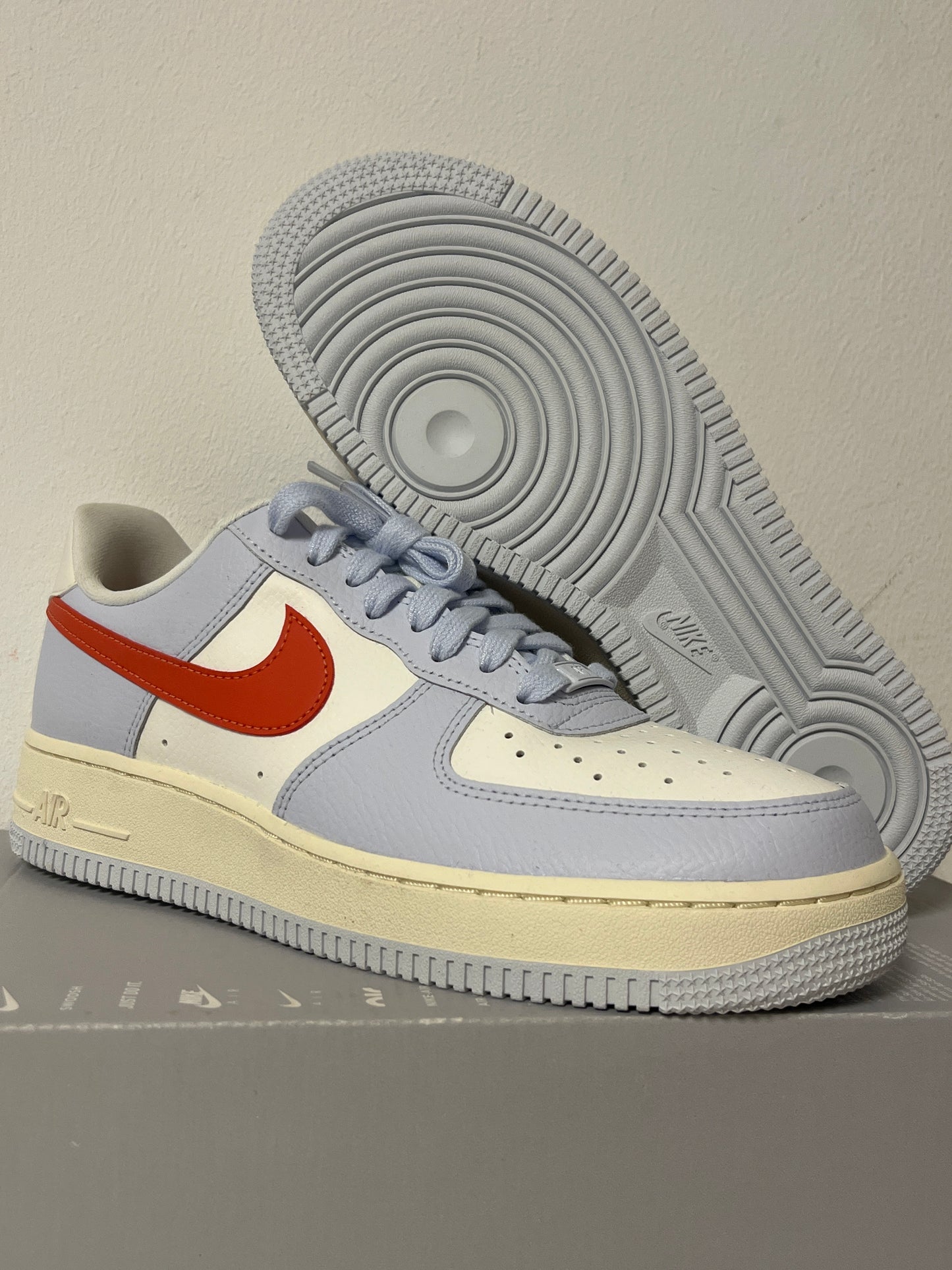 Nike Air Force 1 '07 in weiß/violett/orange/creme, Größe 40,5