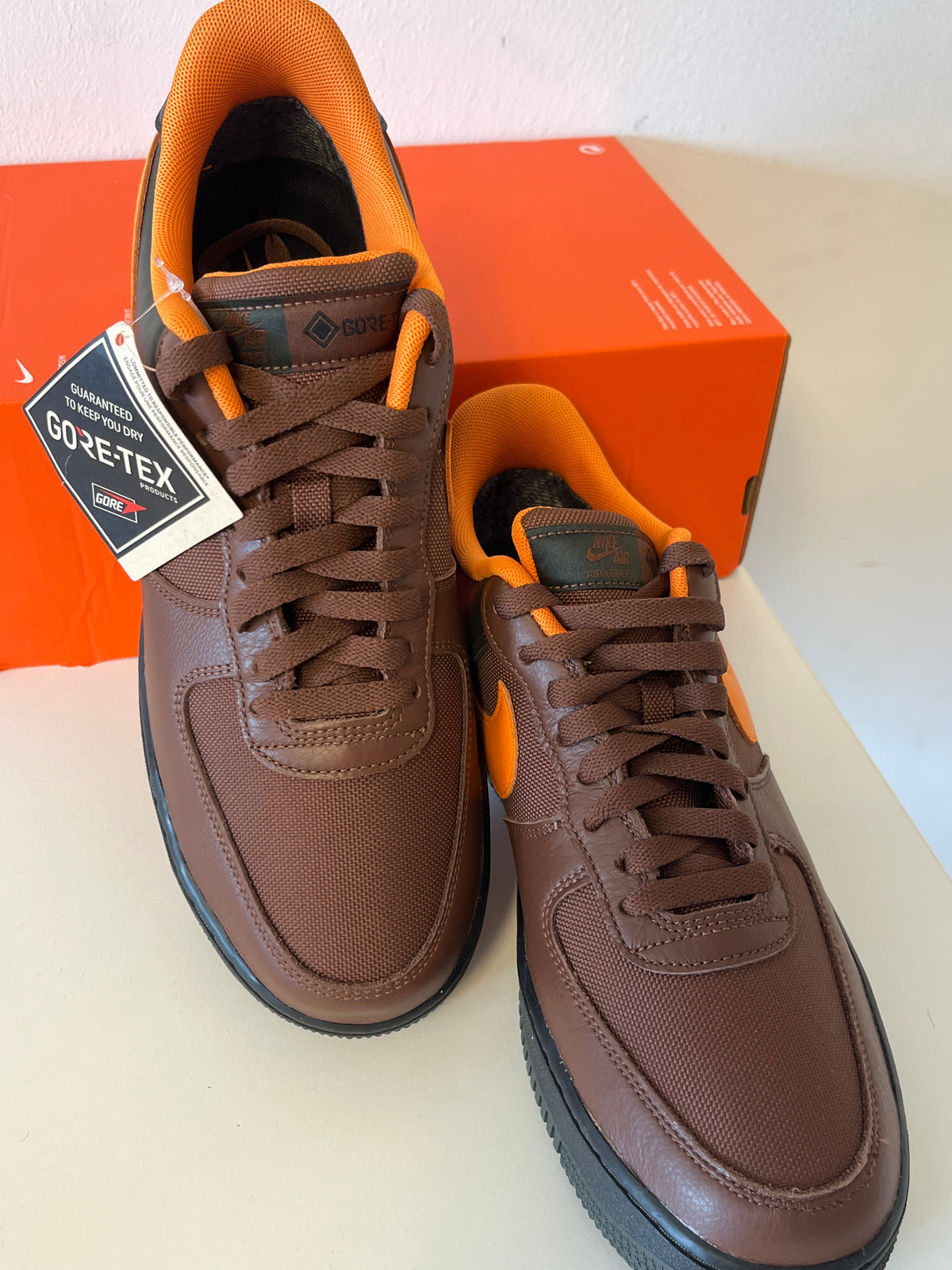 Nike Air Force 1 Goretex in braun/schwarz/orange, Größe 44