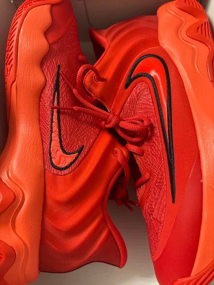 Nike Giannis Immortality, in rot, Größe wählbar