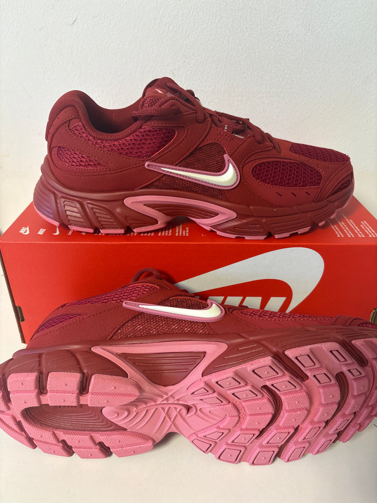 Nike V5 RNR, Weinrot/rosa/weiss Größe 42,5