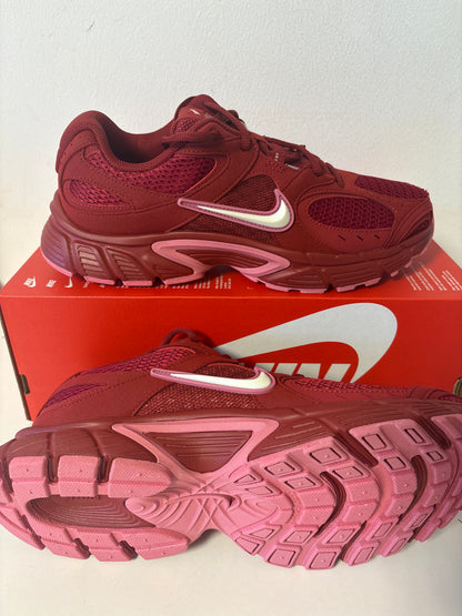 Nike V5 RNR, Weinrot/rosa/weiss Größe 42,5