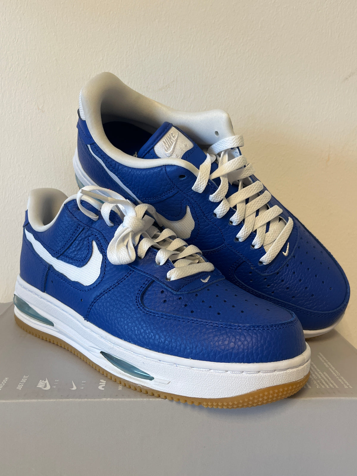 Nike Air Force 1 Low EVO in blau/weiß/braun, Größe 40,5