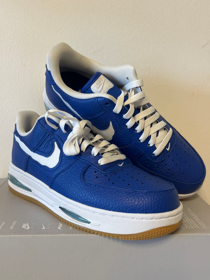 Nike Air Force 1 Low EVO in blau/weiß/braun, Größe 40,5