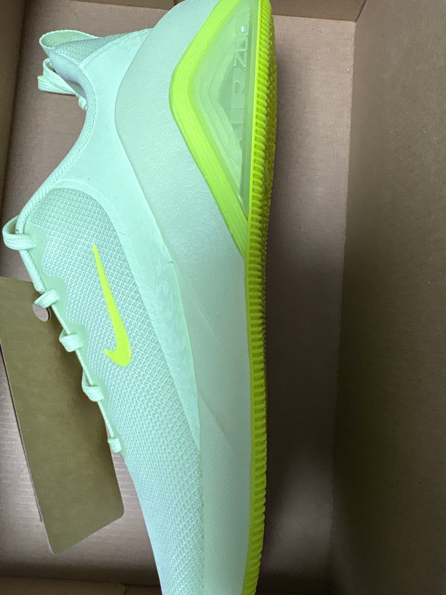Nike Air Zoom Bella 7, neon, Größe 42