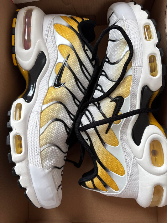 Nike Air Max Plus TN in weiss/orange/schwarz, Gr. 40
