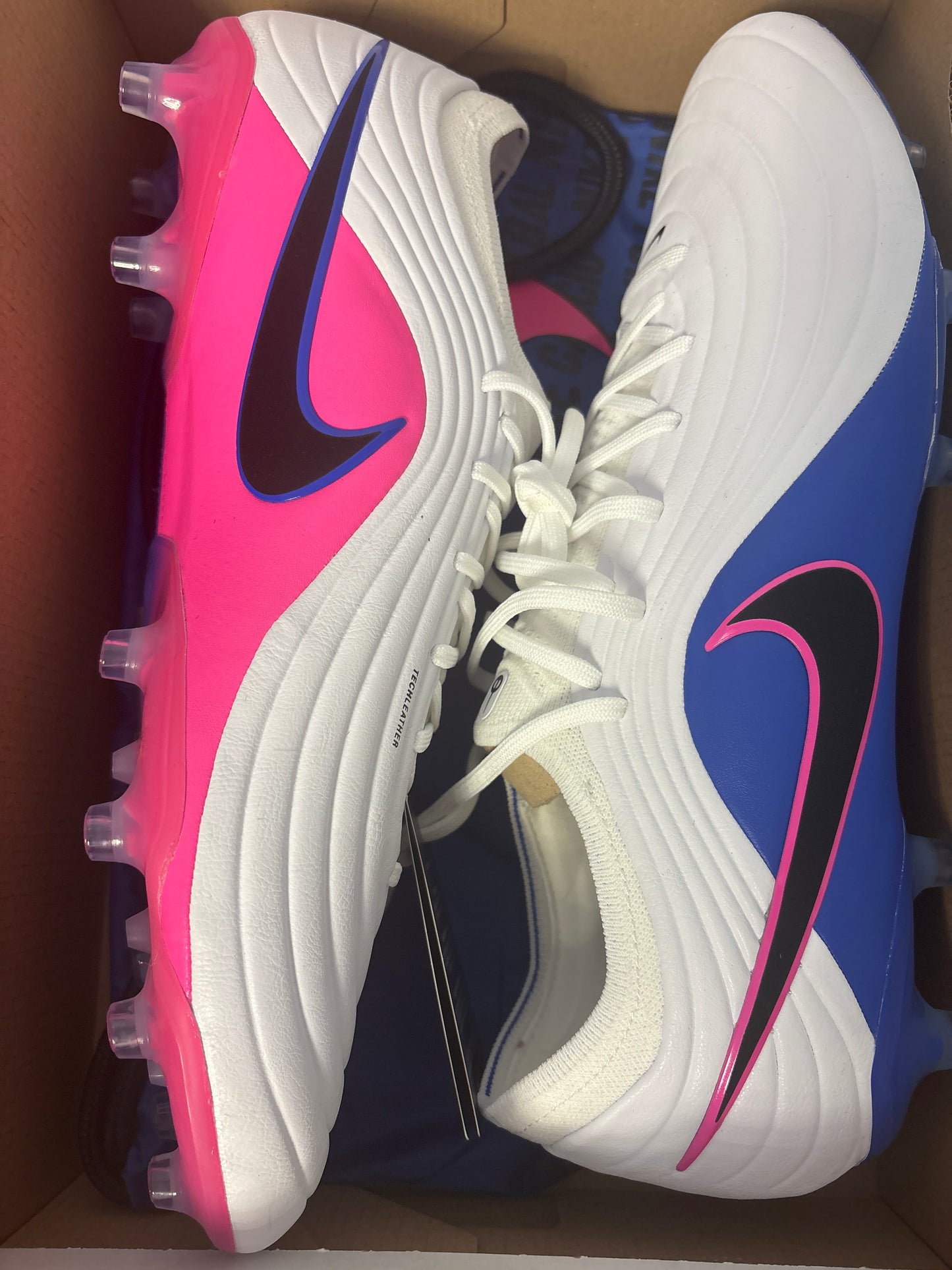 Nike Tiempo Legend Elite AG-PRO, Größe wählbar in weiss/rosa/lila/schwarz ( Fussballschuh )