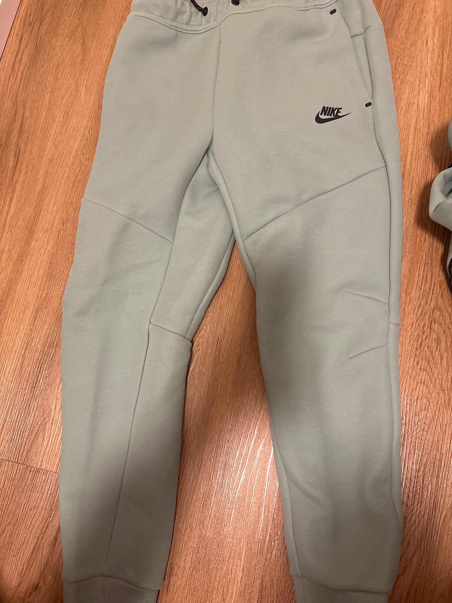 Nike Kinder Techhose in grün, Größe wählbar