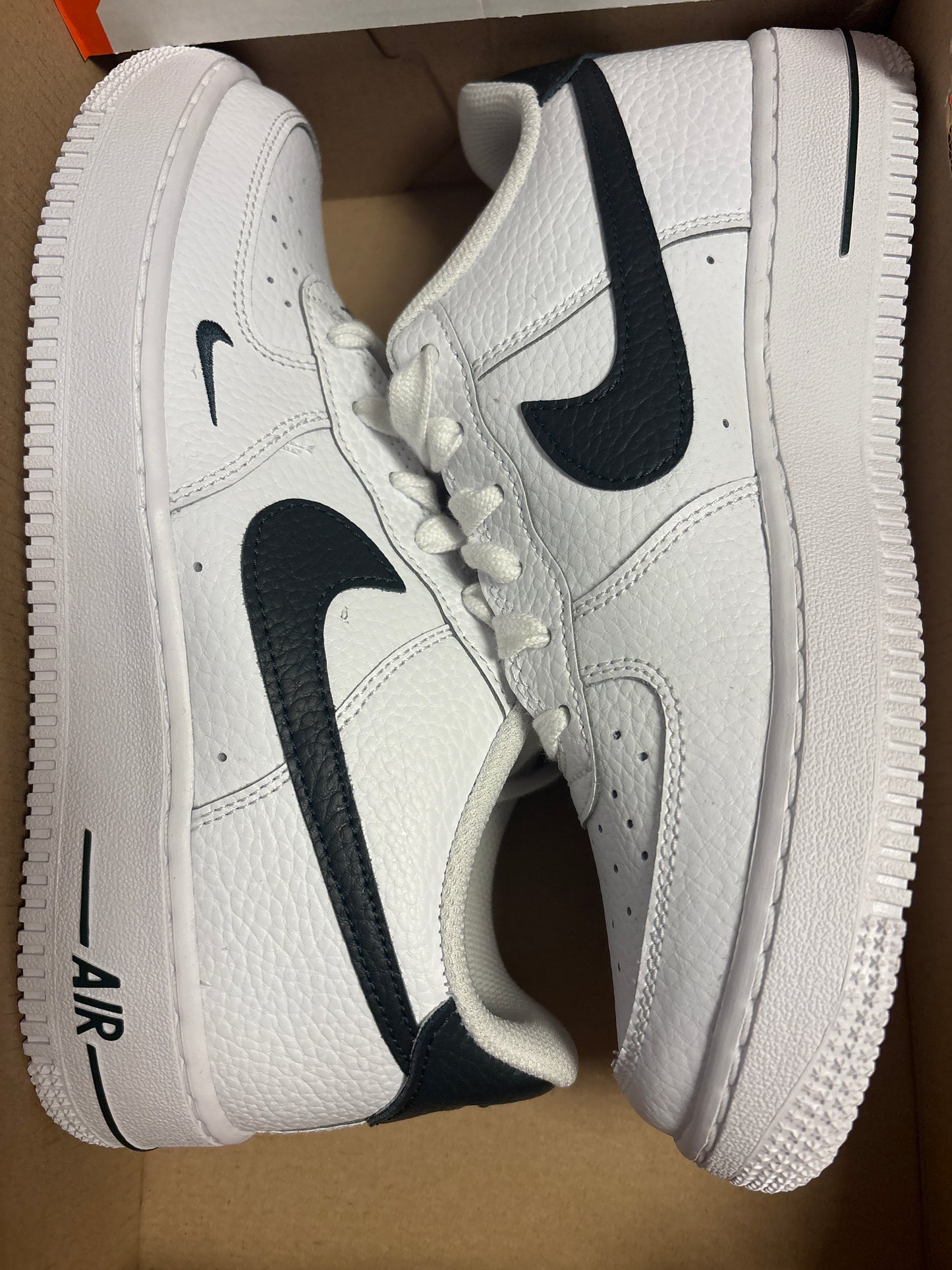 Nike Air Force 1 in weiss/schwarz, Größe 39