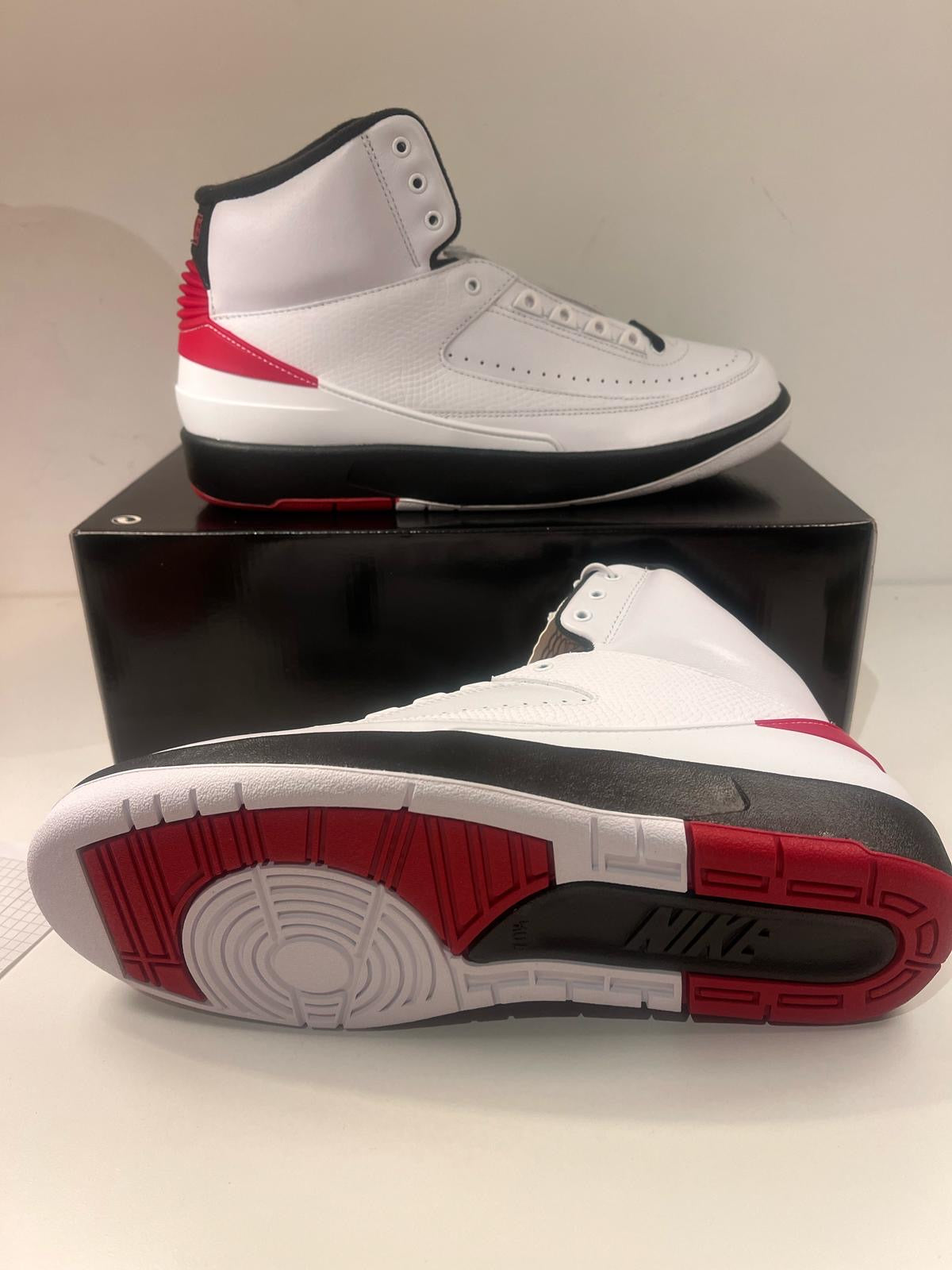 Air Jordan 2 Retro weiss/schwarz/rot, Größe Größe wählbar