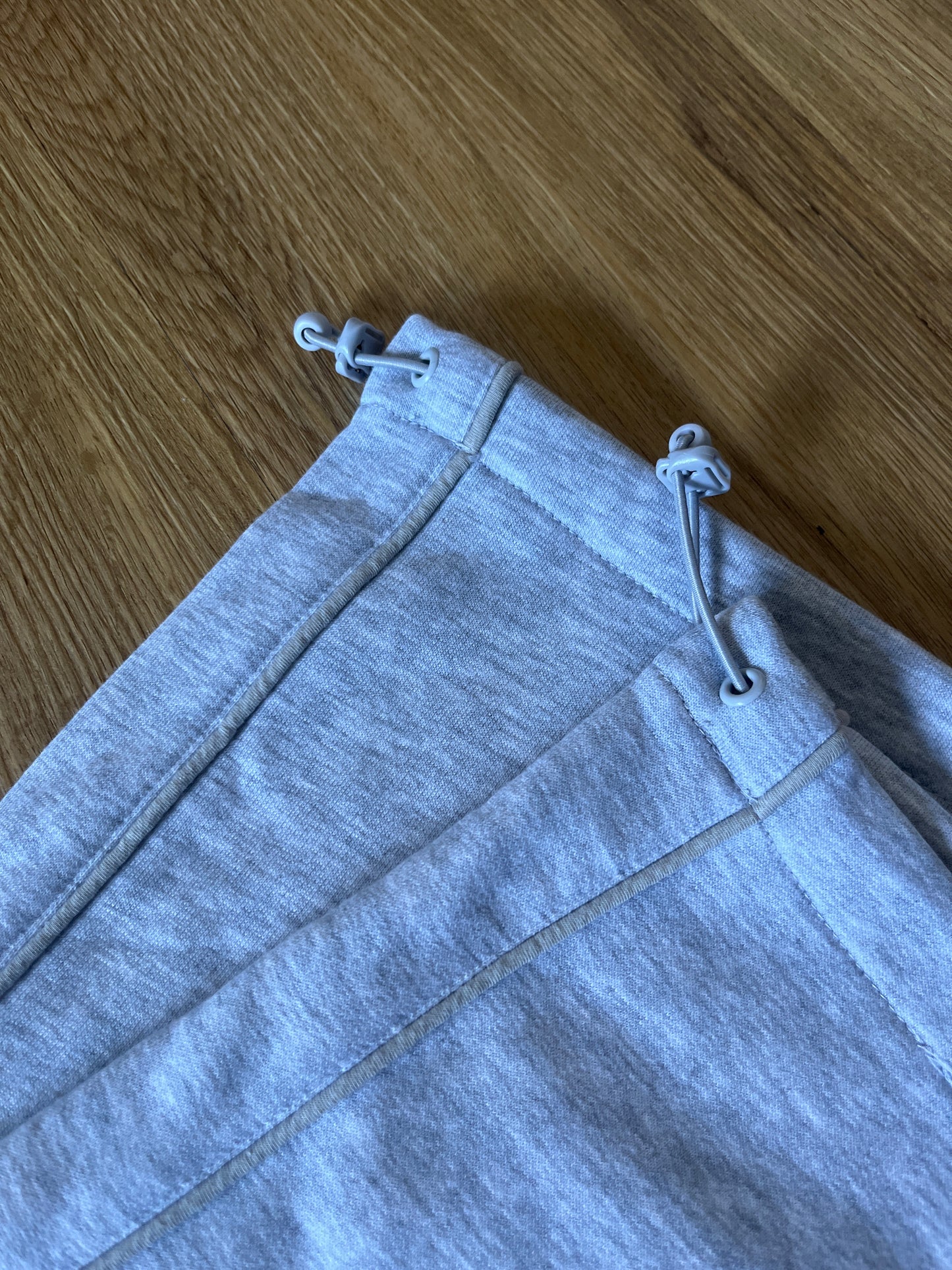Karl Kani Jogginghose in grau mit verstellbarem Saum, Größe L