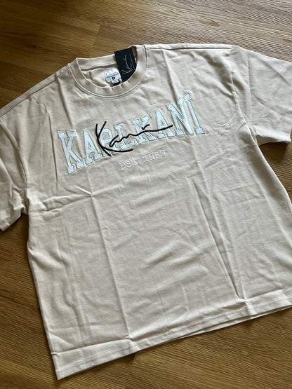 Karl Kani Tshirt in creme mit großem Schriftzug in weiß/türkis/schwarz, Größe wählbar