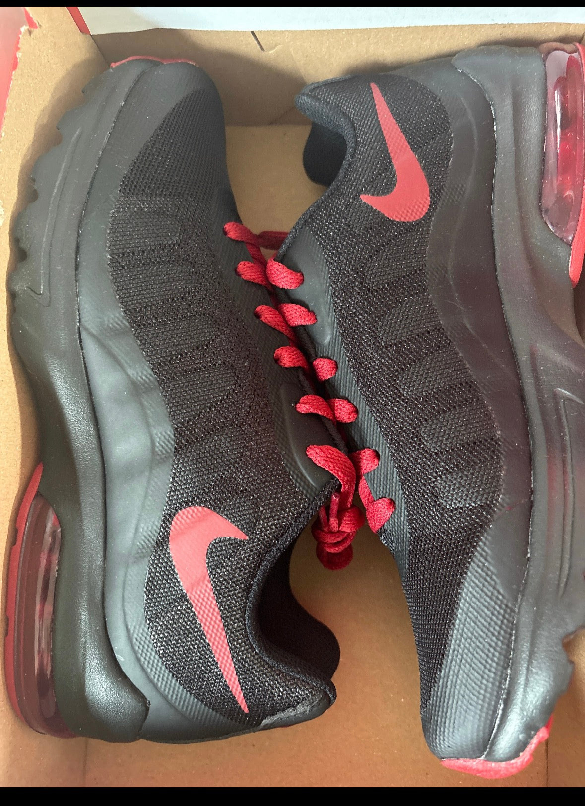 Nike Air Max Invigor in schwarz/rot, Größe 47,5