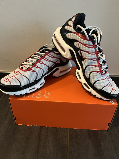 Nike Air Max Plus TN weiss/schwarz/rot, Gr. Wählbar