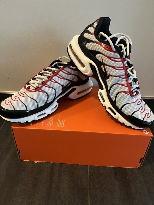 Nike Air Max Plus TN weiss/schwarz/rot, Gr. Wählbar