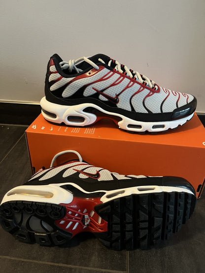 Nike Air Max Plus TN weiss/schwarz/rot, Gr. Wählbar