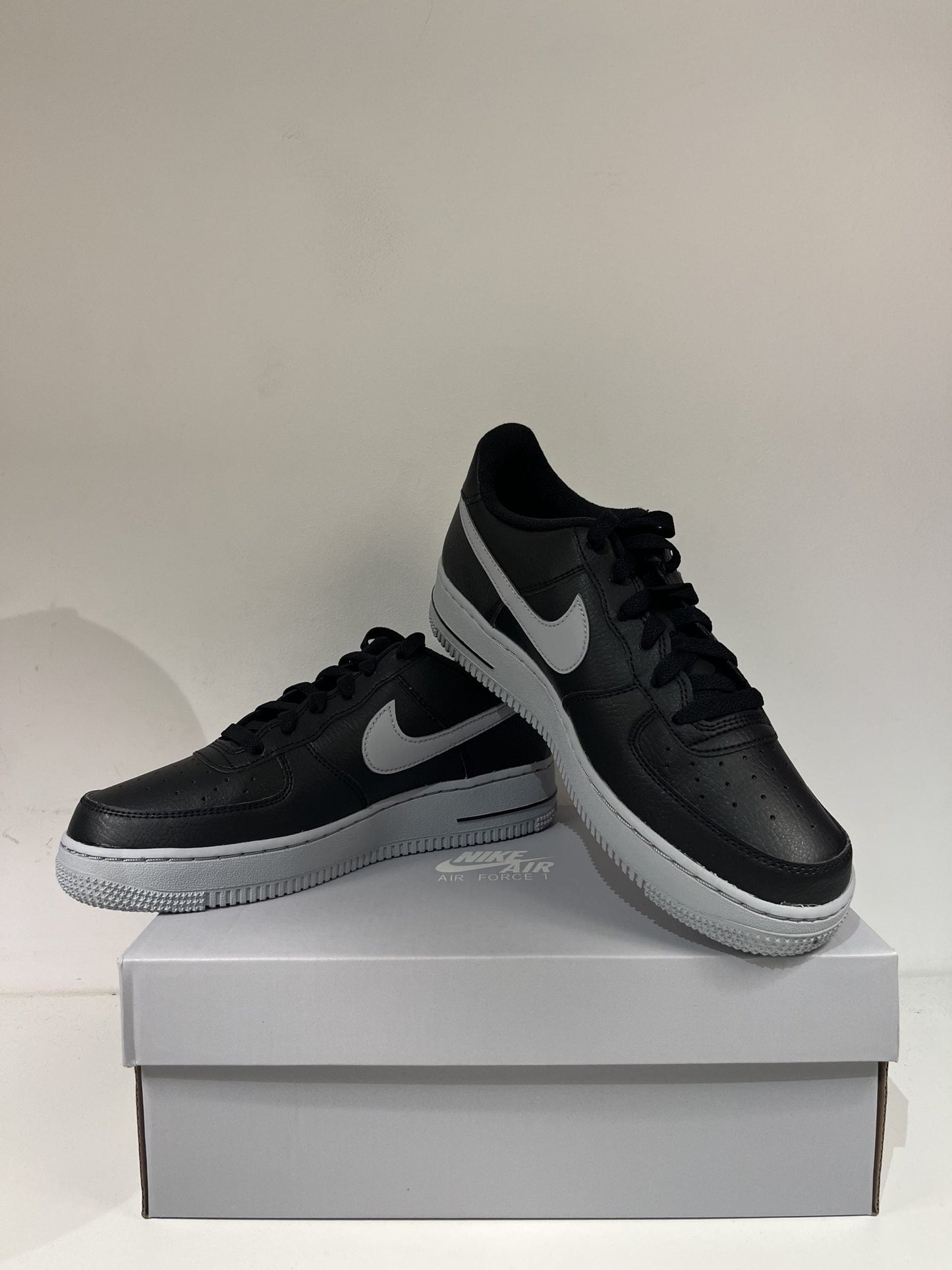 Nike Air Force 1 schwarz/grau, Größe 38,5