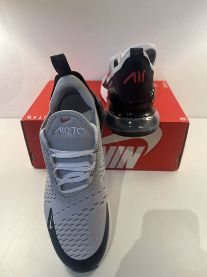 Nike Air Max 270 Größe 39 in grau/schwarz mit rotem Logo
