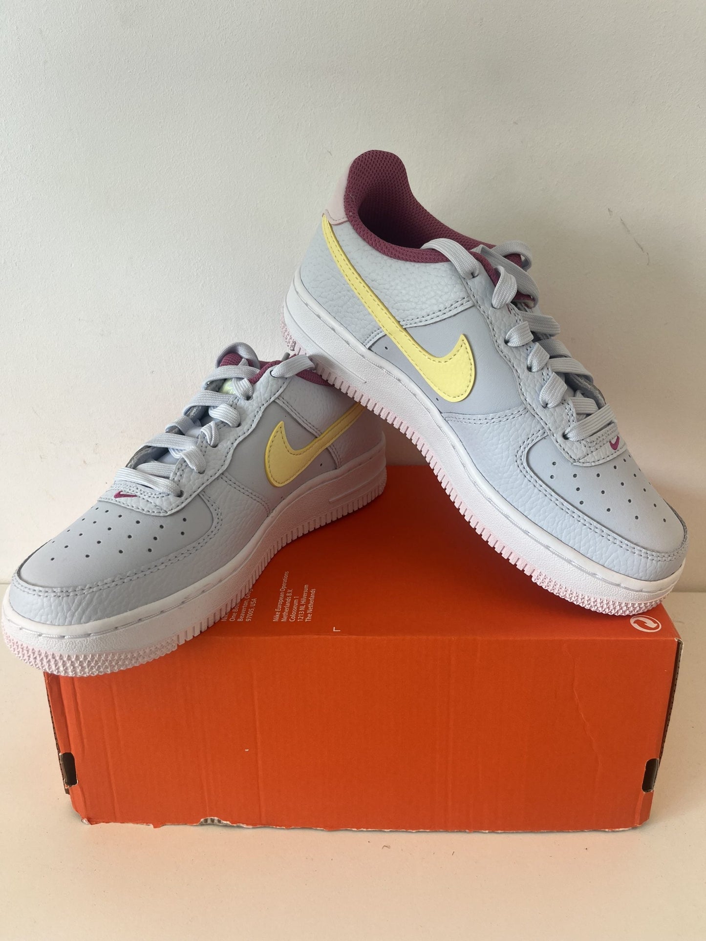 Nike Air Force 1 hellblau/gelb/pink, Gr. 36