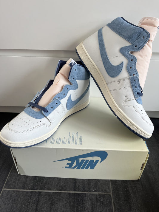 Nike Jordan AIR SHIP PE SP, in weiss/hellblau, Größe wählbar