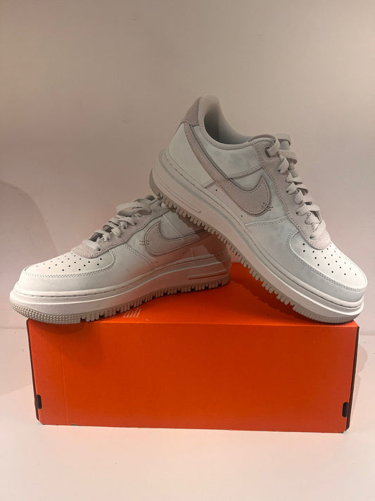 Nike Air Force 1 Luxe dunkelweiss/hellbraun, Größe wählbar