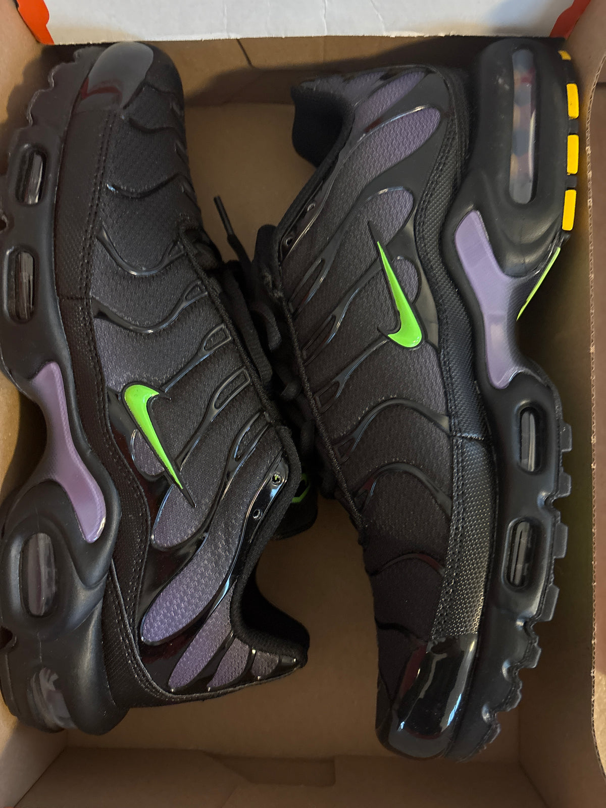 Nike Air Max Plus TN in grün/lila/schwarz, Größe 43