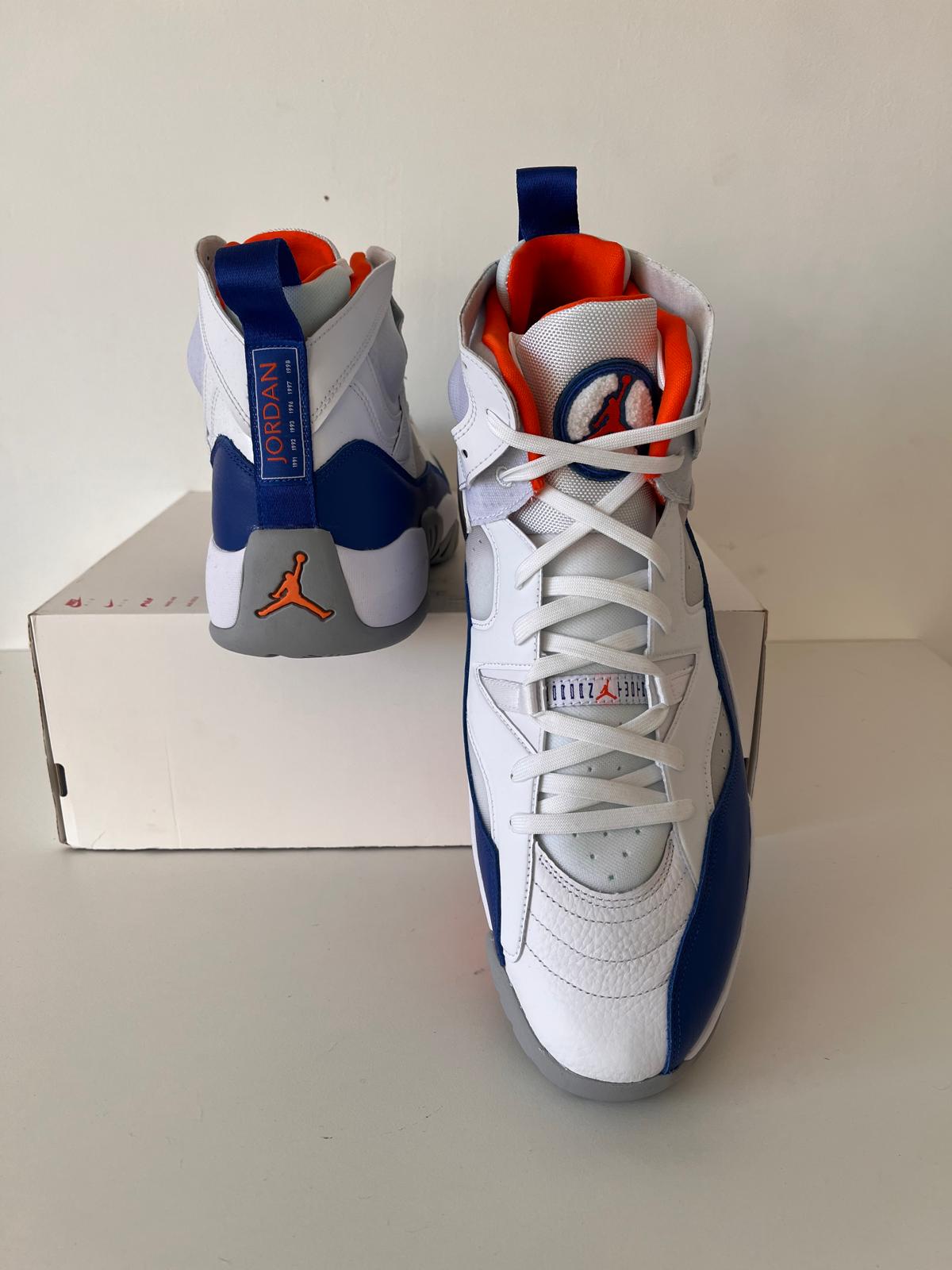 Jordan Jumpman Two Trey in weiß/grau/blau, Größe 51,5